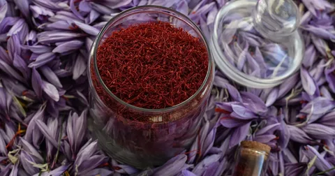 تصویر 2 از زعفران پوشال نگین با رنگ‌ پذیری قوی و رشته‌ های درخشان